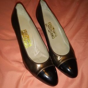 Size 7 B womens Ferragamo pump